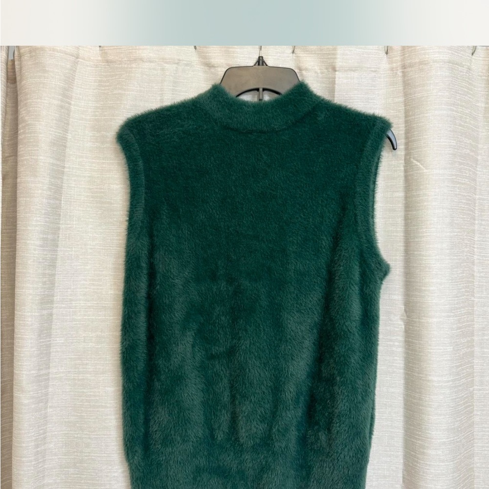 Chic Green Sleeveless Sweater